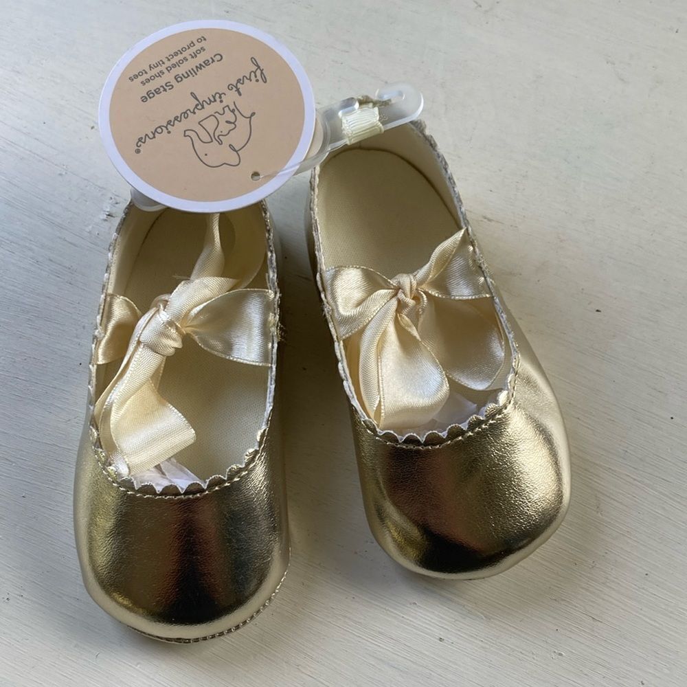 Baby’s First Impressions Gold Ballet Crawling Shoes Size 4 New with Tags